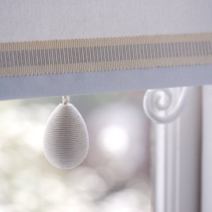 glitter egg blind pull - silver