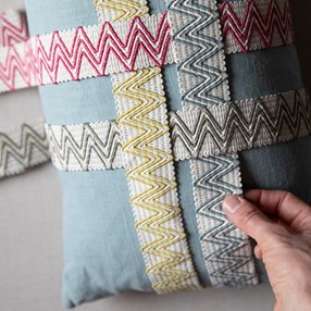 vintage zig zag trim - pebble vintage zigzag trimming in pebble grey colourway a dramatic modern decorative braid
