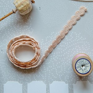 arco in manilla cream colour is a simple wavy curvy decorative trimming or interior braid arco braid - manila