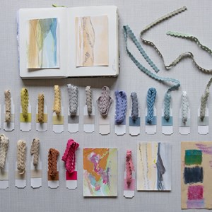 arco in fuchsia pink colour is a simple wavy curvy decorative trimming or braid arco braid - fuchsia