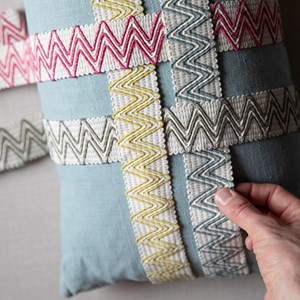 vintage zigzag trimming in pebble grey colourway a dramatic modern decorative braid vintage zig zag trim - pebble