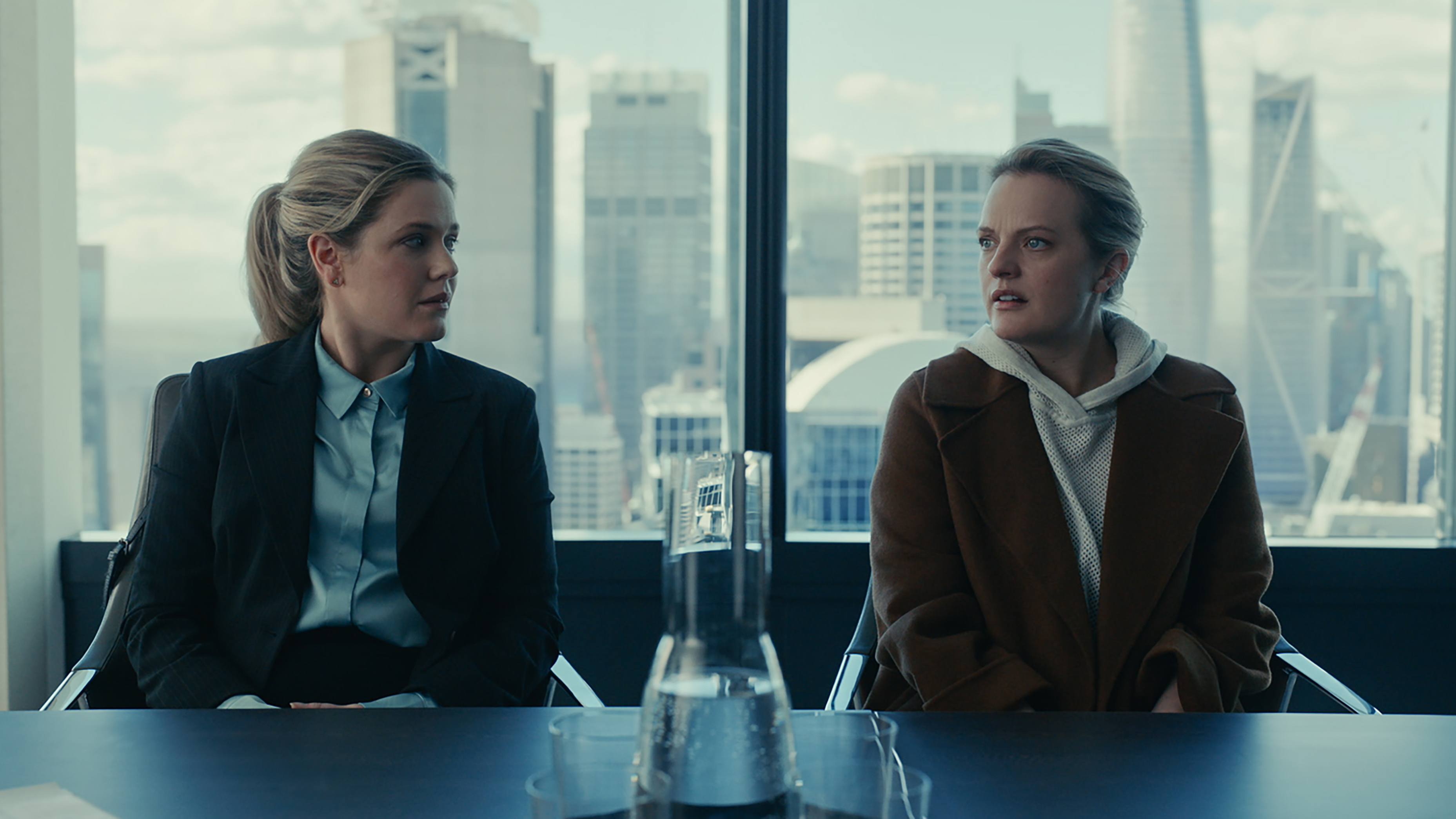 человек невидимка актеры 2020. человек невидимка 2020 элизабет мосс. элизабет мосс человек невидимка. невидимый человек фильм 2020. человек невидимка 2020 трейлер.