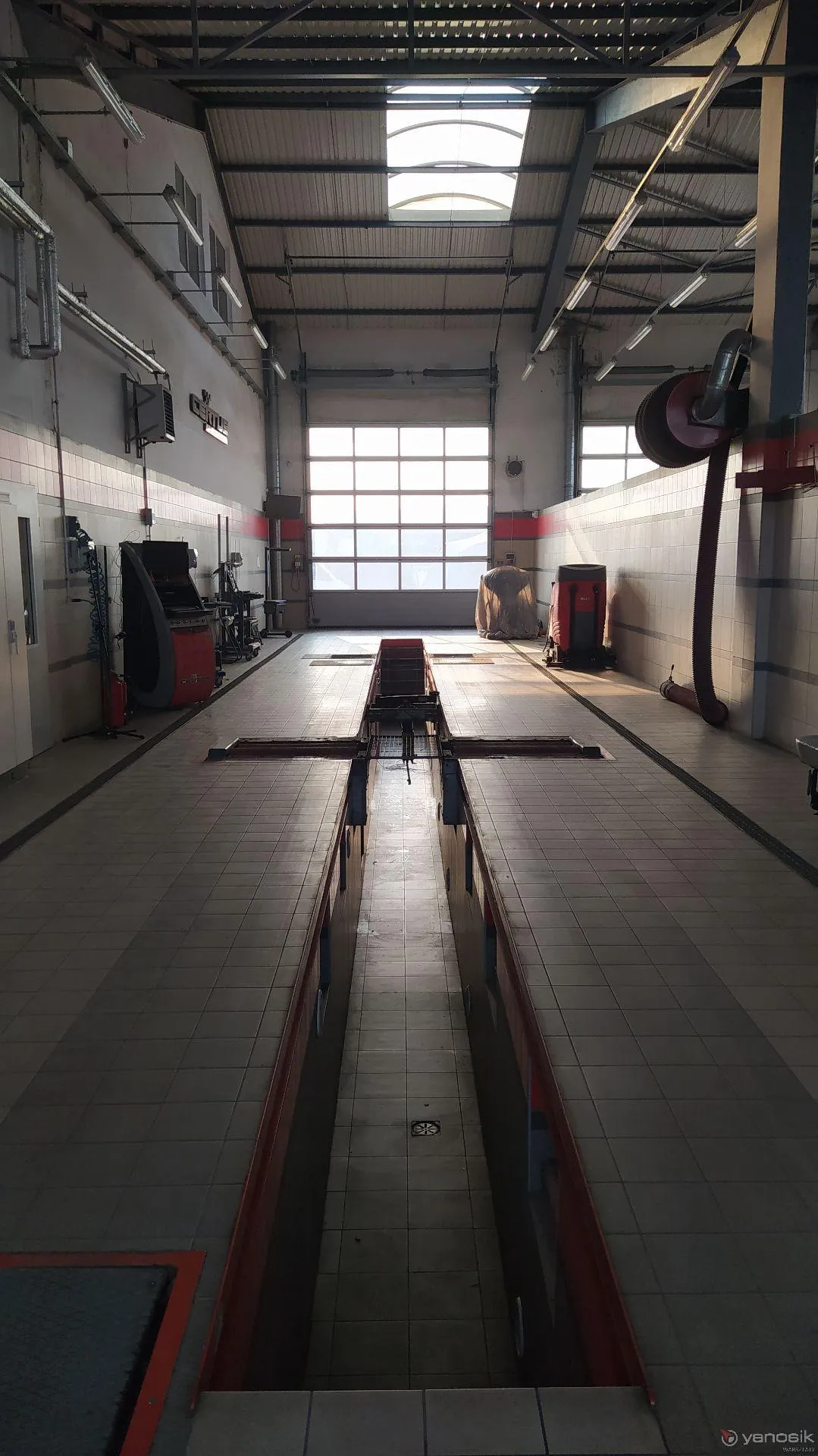 zdjęcie przedstawiające Auto-Centrum; Bosch Car service