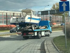 zdjęcie przedstawiające POMOC DROGOWA 24H