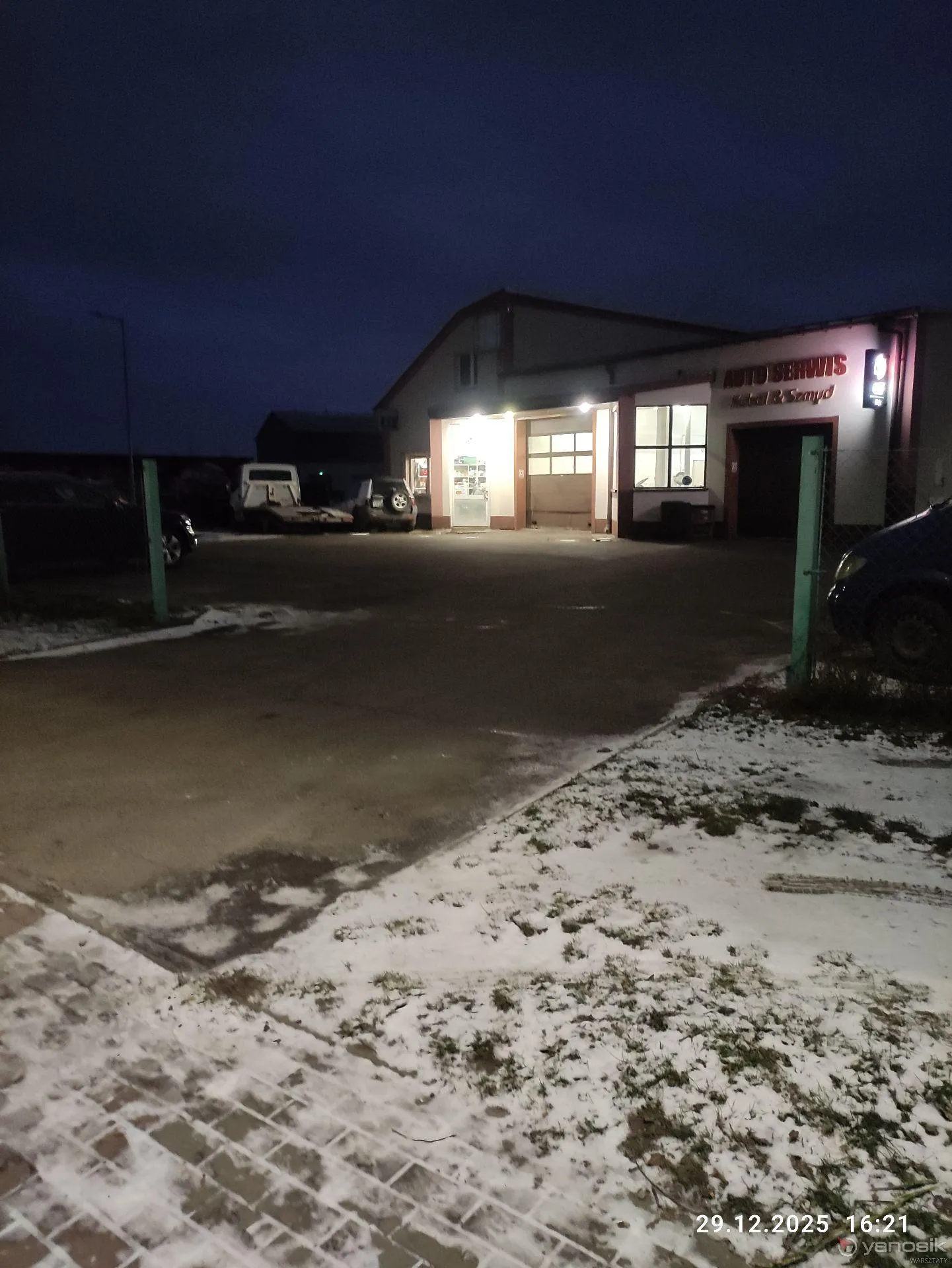 zdjęcie przedstawiające AUTO-SERWIS 