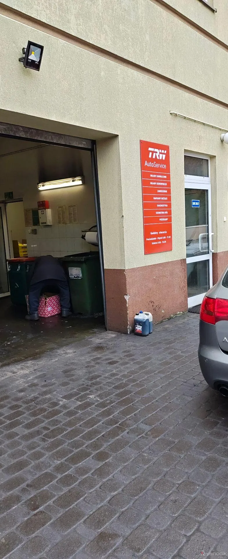 zdjęcie przedstawiające Mechanika pojazdowa Roman Kłos