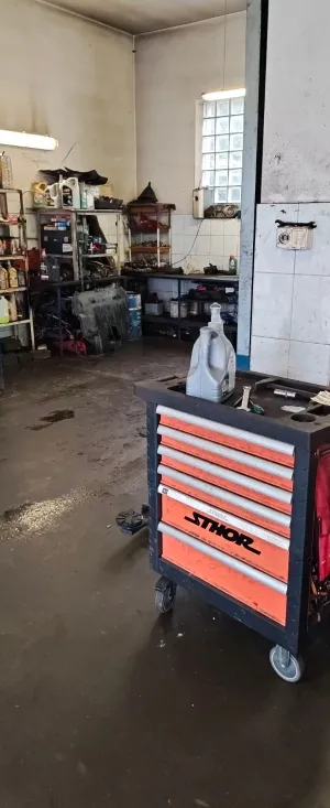 zdjęcie przedstawiające Mechanika pojazdowa Roman Kłos