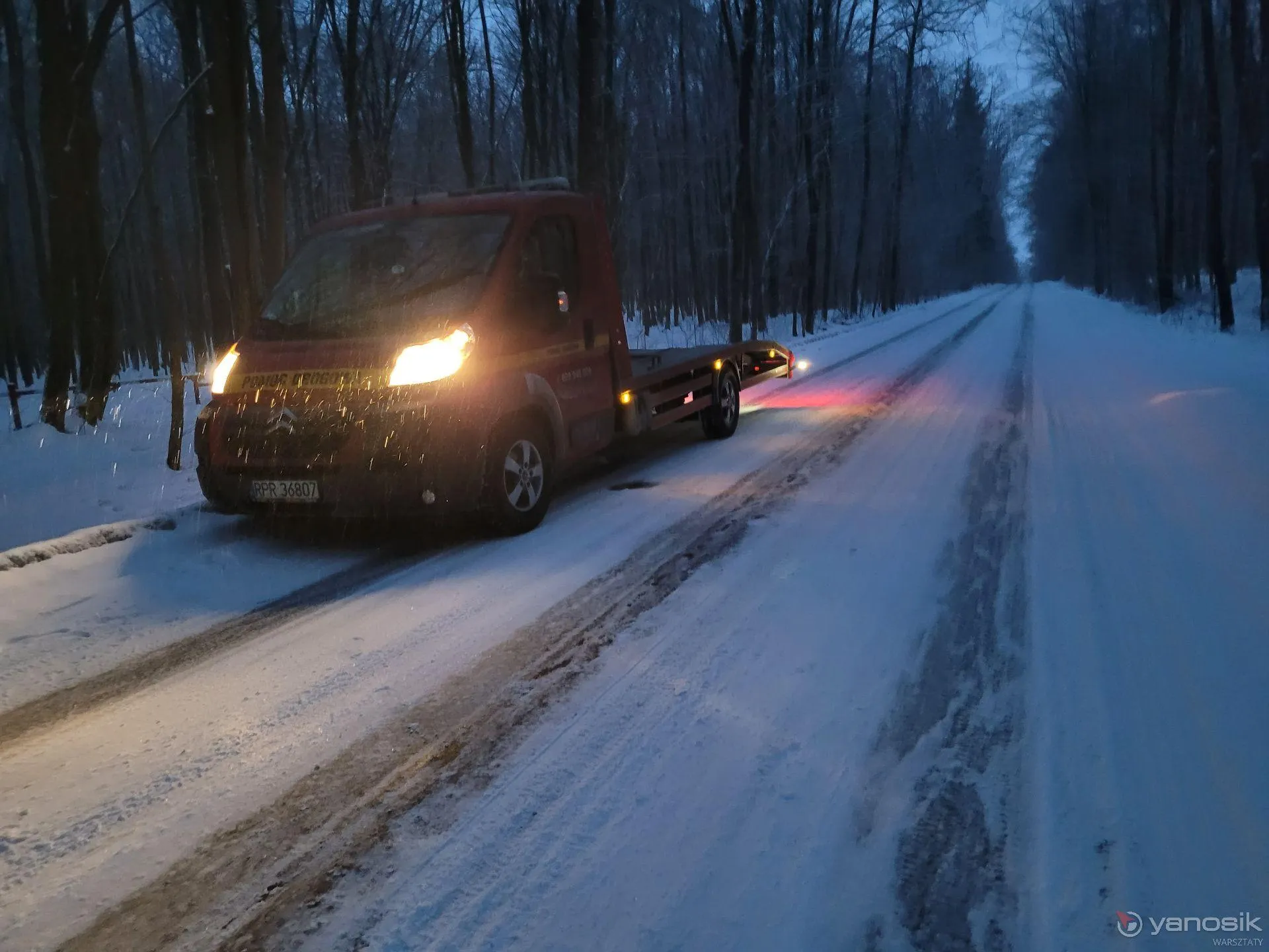 zdjęcie przedstawiające Auto Serwis-POMOC DROGOWA