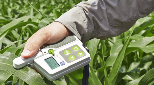 Прибор для измерения высоты. Прибор для измерения кислотности почвы. Измерение кислотности почвы прибор ph метр. Приборы для измерения размера растения. Стопомер для обуви.