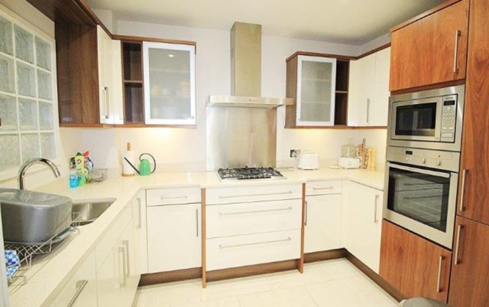 Flat to rent in Delphina Chase Haven Road, Canford Cliffs. £1,200 Per