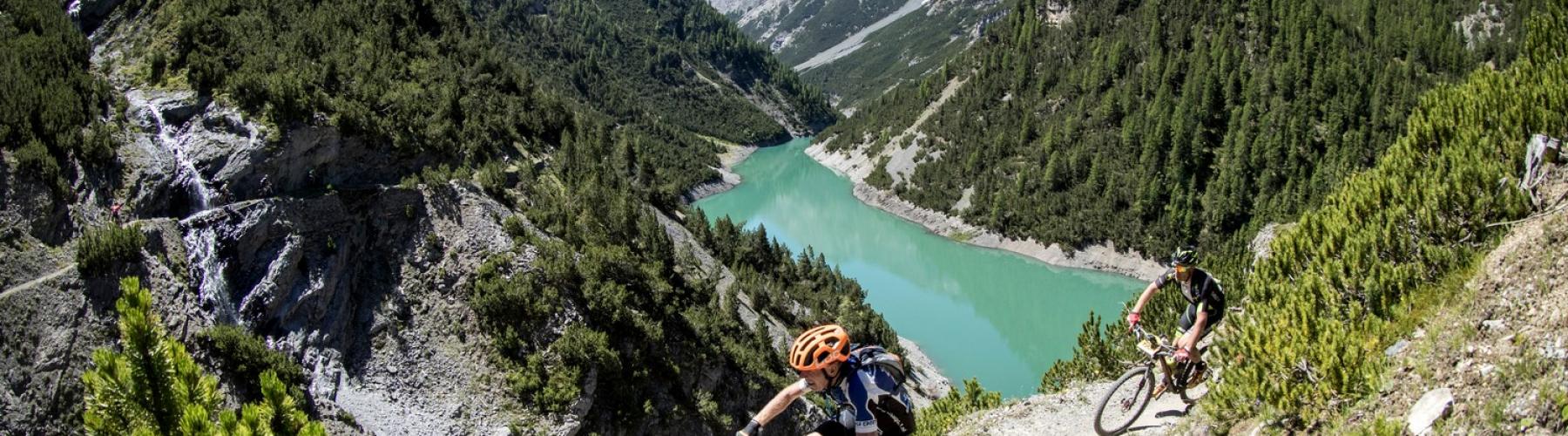 Copertina Val Camonica in Mountain Bike