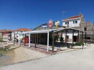 Konoba Neptun berths