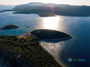 Konoba Budikovac buoys