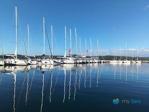 Molum Marine Club
