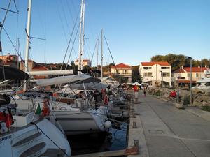 Božava - Blick vom Wellenbrecher auf Bozana