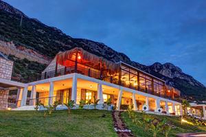 Meymekan Restaurant - Med. type mezes and sea food