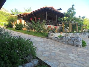 Gena Yachtcharter - In Sakin Vadi vermieten wir drei Villas, welche alle um den gemeinsamen Pool gelegen im 3200 m2 grossen Garten am Ende des Dorfes Orhaniye am Waldrand liegen.

Kinder sind in unserem Garten herzlich willkommen.