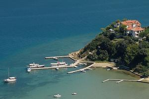 Belvedere - Anlegemole und Gasthaus Belveder,
erreichbar über Stiege mit 100 Stufen
