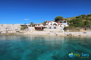 Konoba Gego buoys - Konoba Gego is the one in the middle (at the beach).
