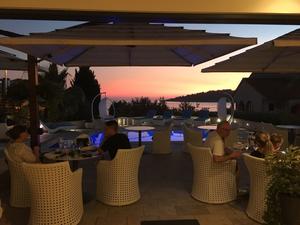 Hotel Restaurant Life