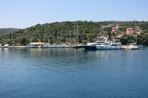 Odyseas Marina - Die Marina beim Einlaufen in die Bucht.