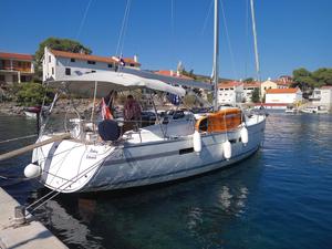 Božava - Hinter dem Wellenbrecher