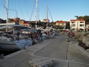Božava - Wellenbrecher mit Blick auf Bozana