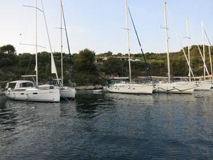 Restaurant Sismis buoys