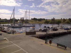 Perdika - Nice fishing vilage. Small port and take care at main pier. Some rocks is front the quay. At the head on the main quay every day comes the water tank boat to provide water to the vilage. So  don't moor there. There are also a 50 meters floating pontoon safe for yachts mooring. Plenty of tavernas, bars, and coffee shops. Personaly i use   the tavern SARONIS. Just oppsite of the main pier. Stuff are very friently prices is good and the food is excellent. 