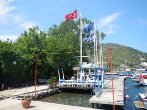 Aurora Restaurant - Am Steg vor dem Restaurant ist Platz für 10 Yachten