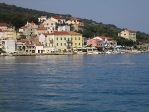 Na Moru - Blick auf den Hafen von Valun.