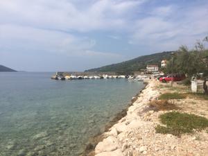 Sakarun - sehr nette Strandbar-/Häuschen names Sol, es gibt dort Geträne und Cocktails. Wurden eingeladen zum Mittagessen, ganz fein