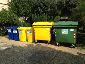 Sammelstelle für Kunststoff- und Metalmüll