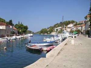 Bobovišća - Moorings mit Wasser und Strom