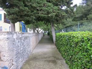 ... rechts vorbeigehen. Dann kommt man zu den Toiletten