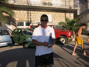 Stomorska - Marko und sein Kollege Marin helfen mit den Leinen und kassieren die Liegegebühren. 