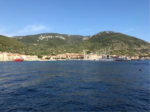 Lucka Uprava buoys, Komiza