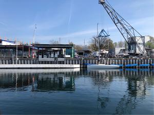 Ultramarin Seetankstelle