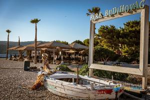 Konoba Budikovac buoys