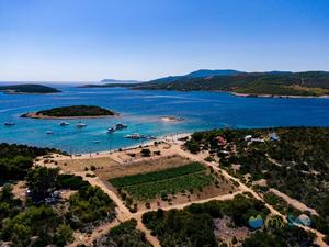 Konoba Budikovac buoys