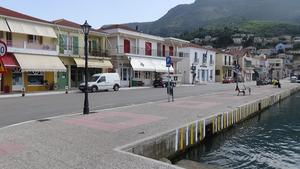 Vathi - Buganker Richtung Norden ausrichten und Heckleinen.