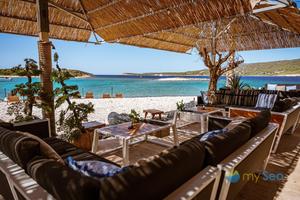 Konoba Budikovac buoys