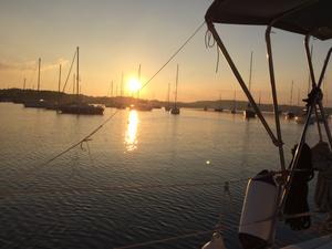 Porto Kheli - Eine gut geschützte Bucht,und(Marina).
Man hat hier viele Einkaufsmöglichkeiten,
Gute Lokalitäten.Benzin u.Wasser bekommt man mittels Tankwagen.
