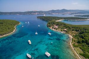 Antonio Patak Restaurant buoys