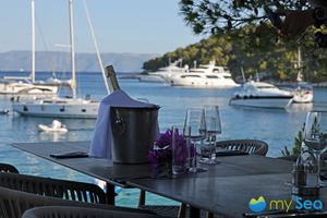 Konoba Familja buoys