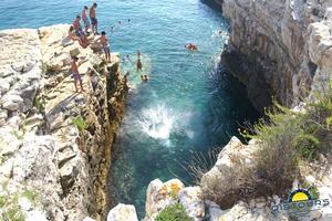 Safari Bar - Gleich neben der Safari Bar kann man Klippenspringen und Deep Water Solo klettern.