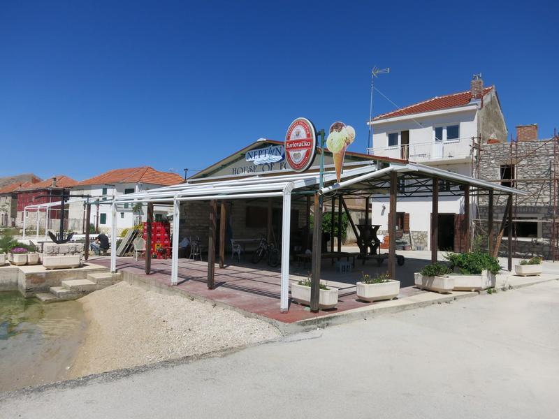 Konoba Neptun berths