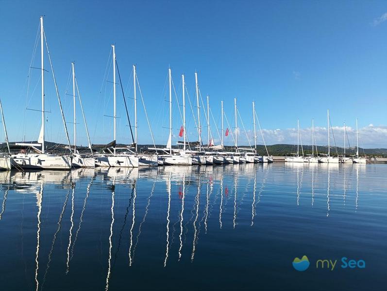 Molum Marine Club