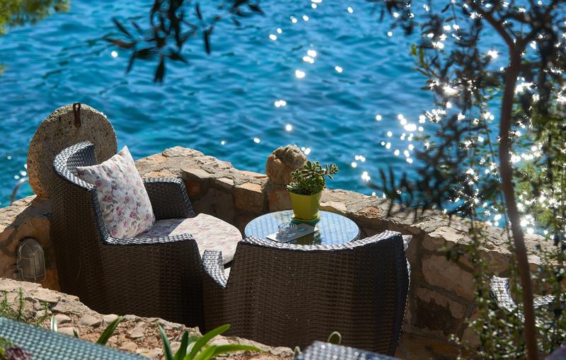 Restoran Villa Jagodna buoys