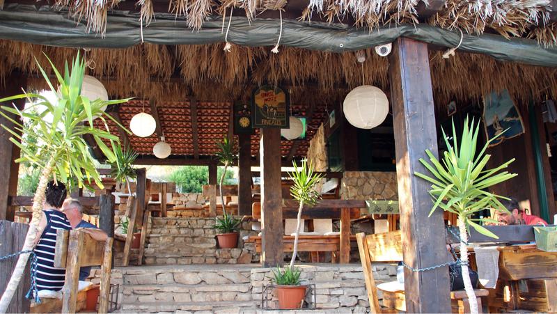 Restaurant Sismis buoys